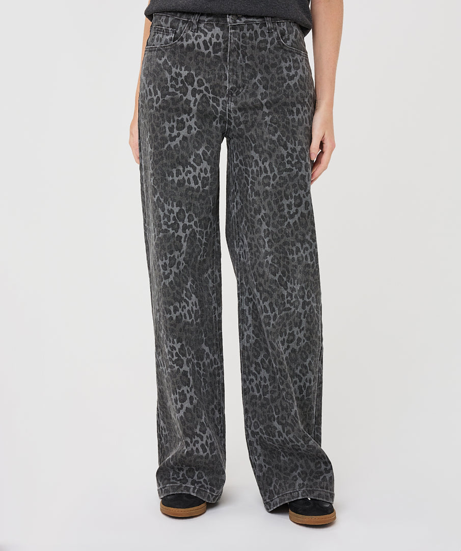 Leopard Jean