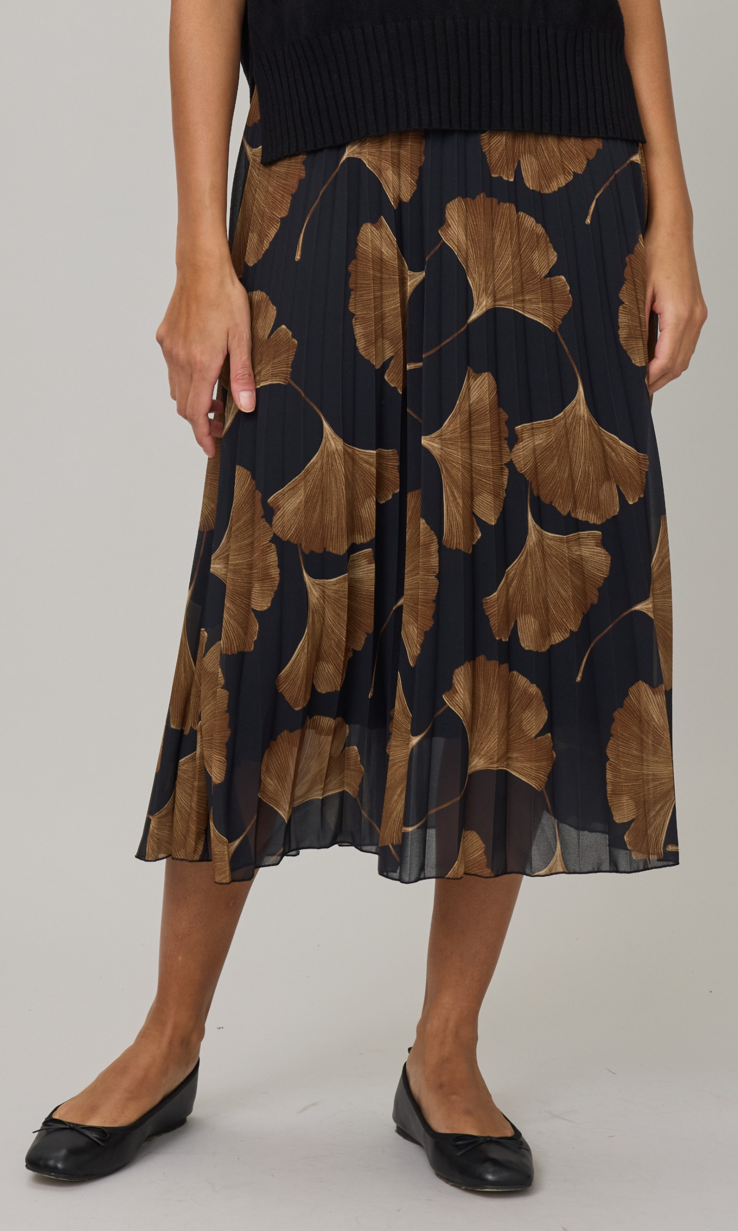 Pleated Skirt w/ Mocha Floral Print